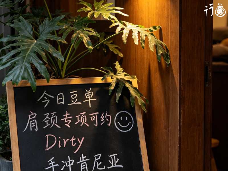 下班后不想回家的杭州上城庆春路男士,这间咖啡馆兼按摩工作室治好了我的精神内耗
